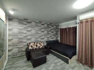 For SaleCondoLadkrabang, Suwannaphum Airport : Condo for sale, Iris Avenue On Nut Wongwaen, fully built-in, beautifully decorated, building 5, 5th floor, project view, size 28 sq m.