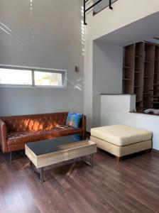 For RentHouseSukhumvit, Asoke, Thonglor : For rent 130,000💎Company registration possible💎 3-story detached house, 3 bedrooms, Sukhumvit 49/14, 50 sq m. ✅ near the Iranian Embassy Samitivej Hospital 800 meters