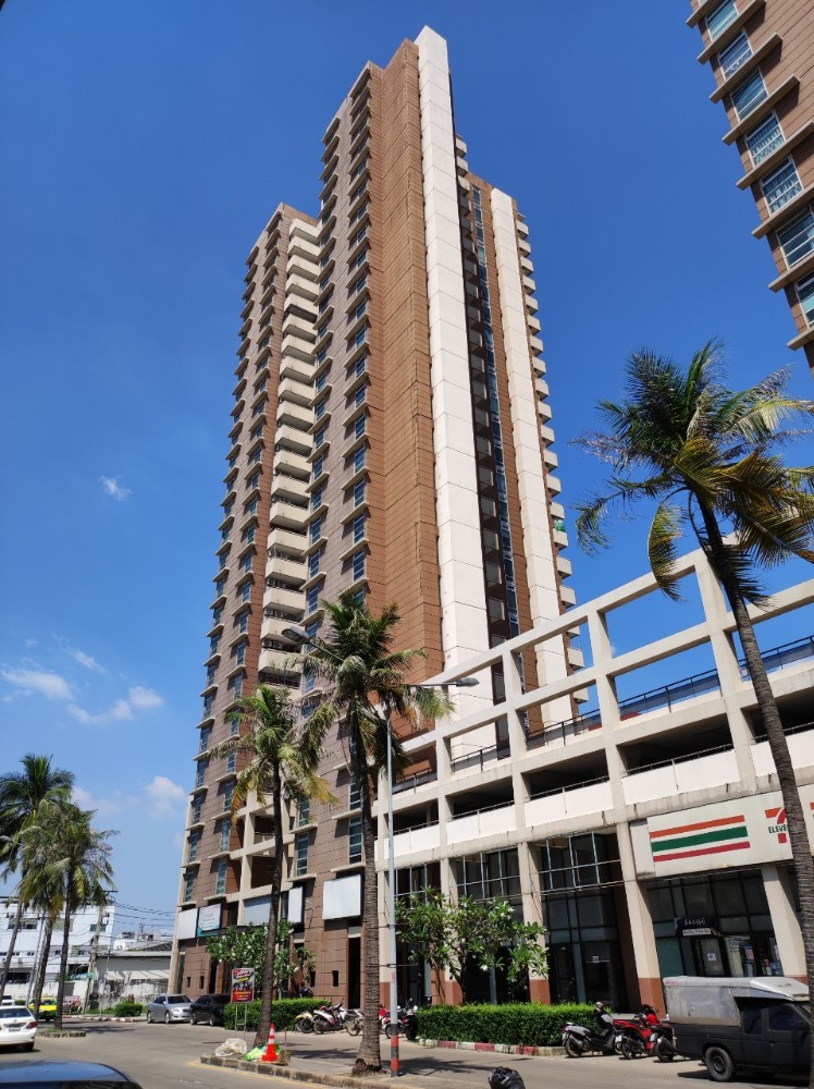 For SaleCondoChaengwatana, Muangthong : Selling a large condominium very cheaply. Riviera Lakeview Condo Building, Muang Thong Thani