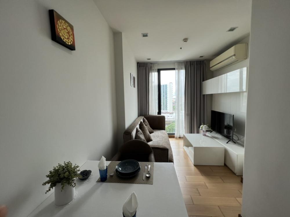 For SaleCondoChiang Mai : Selling below market price The Astra Condo Next to Shangri-La Hotel Near the Night Bazaar, corner room, Building A, 11th floor.