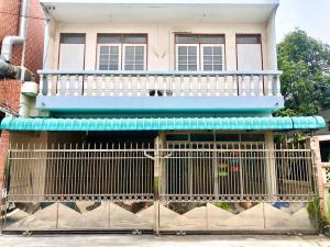 ให้เช่าทาวน์เฮ้าส์/ทาวน์โฮมลาดพร้าว เซ็นทรัลลาดพร้าว : ให้เช่าทาวน์โฮมถนนลาดพร้าว มี4นอน3น้ำแอร์เฟอร์นิเจอร์บางส่วนราคาเช่าเดือนละ20,000บาทใกล้BTSลาดพร้าว