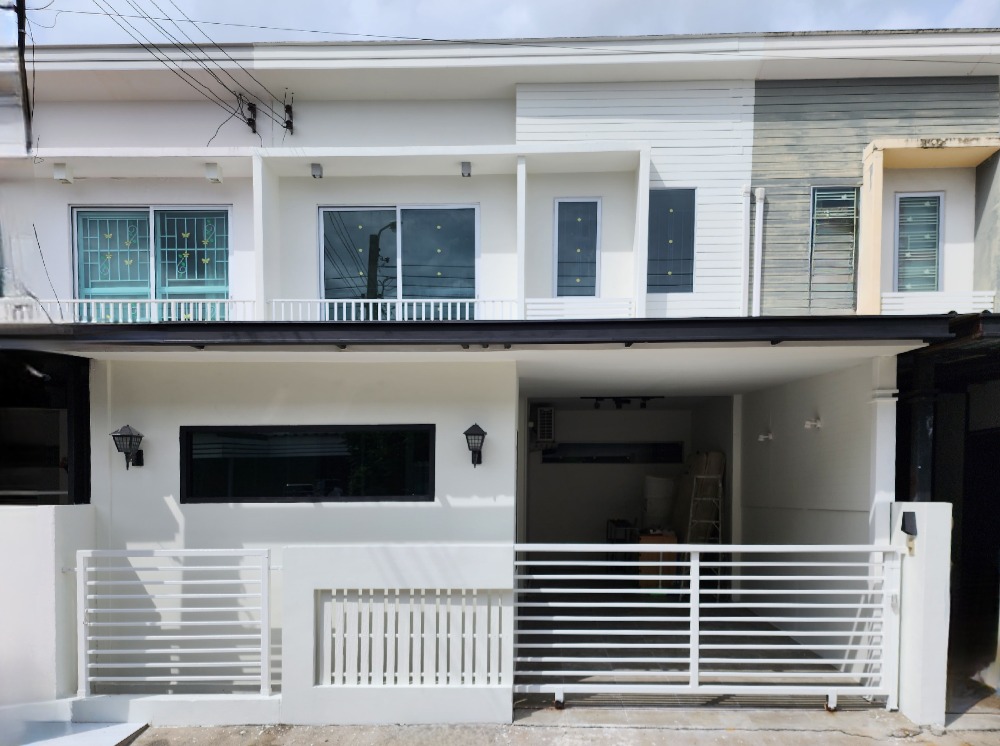 ขายบ้านบางนา แบริ่ง ลาซาล : ขาย ทาวน์โฮม เดอะคอนเนค แบริ่ง พร้อมอยู่ เดินทางสะดวก (ซอยแบริ่ง58/6 ถ.สุขุมวิท 107)