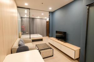 For RentCondoRama9, Petchburi, RCA : Condo for Rent One9five Rama9
New room 
1 Bedroom
A.  buildings. 9floor
35. sq.m

price 25,000 Baht

Tel. 099-098-1000 Ag

Line: bkkcondo1 

Wechat : bkkcondo1