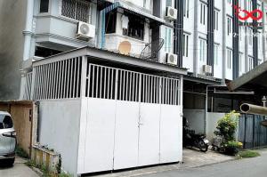 For SaleShophouseLadprao, Central Ladprao : Commercial building for sale, 4.5 floors, 21.40 square meters, Chokchai 4 Road, Soi 70, behind the edge.