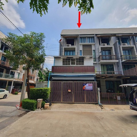 For RentTownhouseOnnut, Udomsuk : For rent - for sale, 4-story townhome, Areeya Mandarina Project, Sukhumvit 77, area 31.10 square wah, corner house.