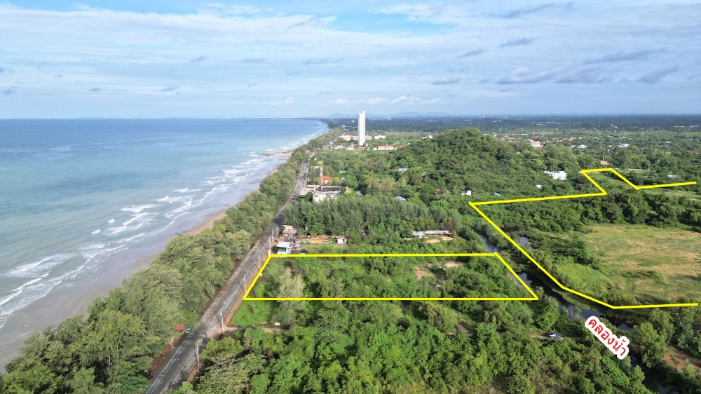 For SaleLandRayong : Land for sale next to Mae Ramphueng Beach, Rayong Province. Mountain view in the background in front. It is a white sand beach all along.