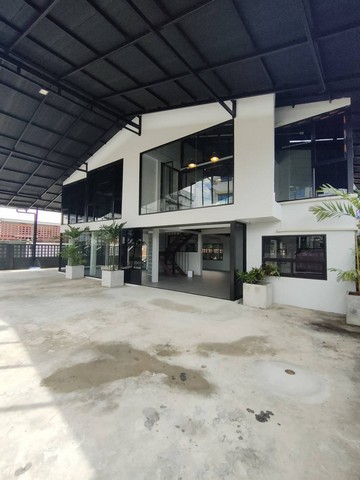 For RentHome OfficeRatchadapisek, Huaikwang, Suttisan : Home office for rent, 2 floors, 360 sq m, Sutthisan area, Lat Phrao, parking for 12 cars, near MRT Lat Phrao 71, Sutthisan.