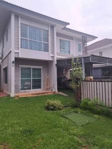 For RentHouseMin Buri, Romklao : RH994 2-story detached house for rent, 3 bedrooms, 3 bathrooms, 4 air conditioners, 2 refrigerators, 2 washing machines, 1 fully furnished kitchen with oven, electric stove, microwave, Soi Ramkhamhaeng 118, near Saphan Sung District Office.