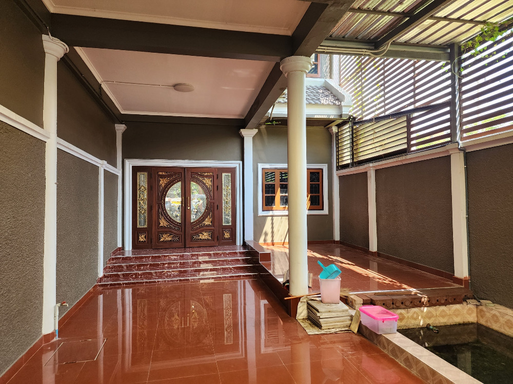 For RentTownhouseSapankwai,Jatujak : Townhouse for rent, corner house Located in Soi Pradipat 10, through Soi Phahonyothin 11 (Soi Sena Ruam).