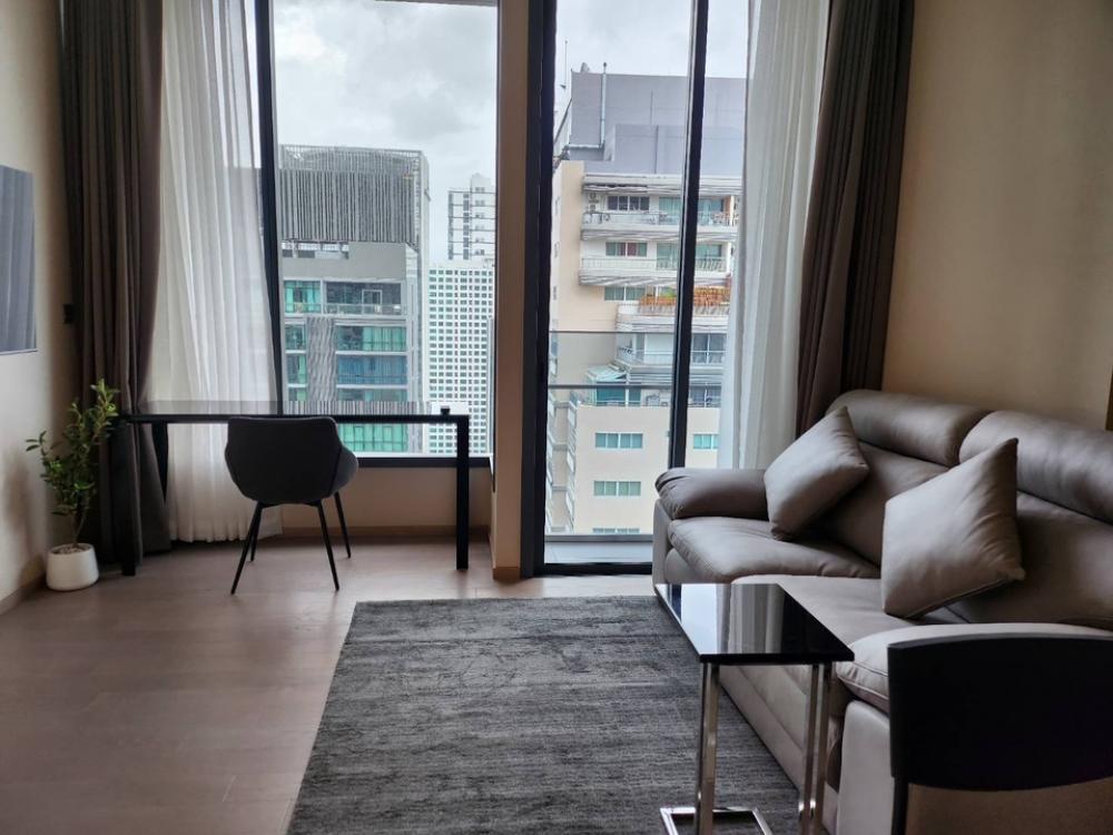 For RentCondoSukhumvit, Asoke, Thonglor : Condo for rent in the middle of Asoke, new room, The Esse Asoke, size 45 sq m, price 40,000 baht. If interested, make an appointment to see the room at 0808144488.