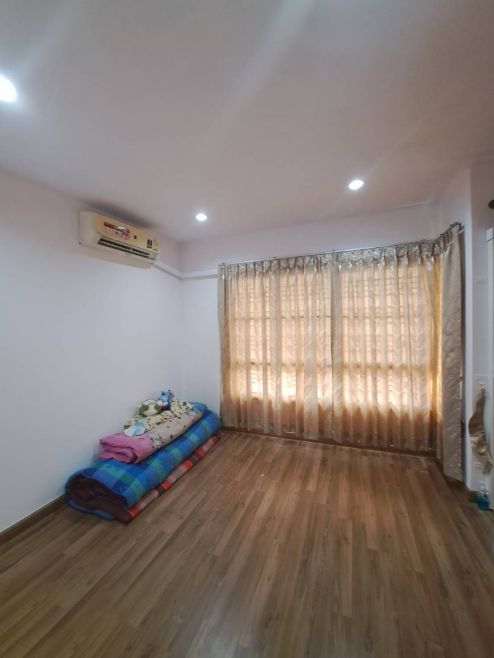 For RentTownhousePattanakan, Srinakarin : For rent: Townhome Village Light Pattanakarn 110 sq m. 19 sq m.