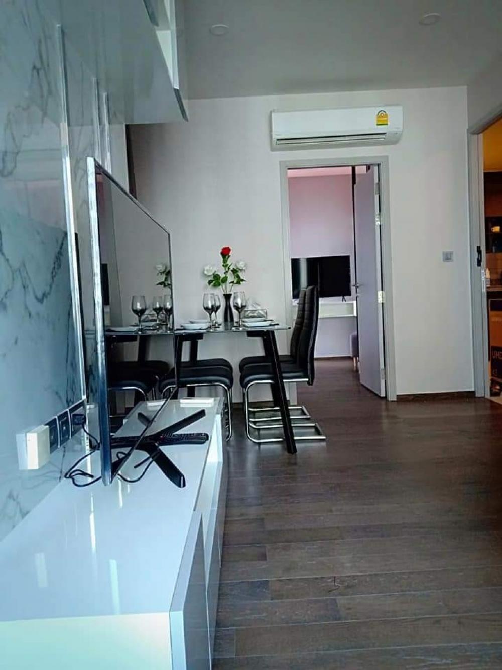 For RentCondoRatchathewi,Phayathai : #Accepting agent for rent, Condo Ideo Q Siam Ratchathewi, 11th floor, size 51 sq m, 2 bedrooms (1 large bed, 1 small bed), 1 bathroom. There is a living room zone. and separate kitchen There is a balcony with a view, a corner room, decorated with built-in