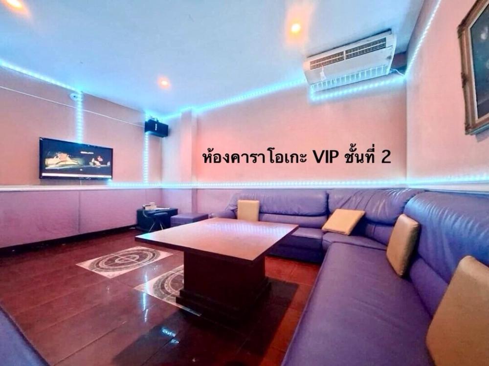 For SaleShophousePathum Thani,Rangsit, Thammasat : Commercial building for sale - restaurant Good location - on Phahonyothin Road. Tel.0971456928