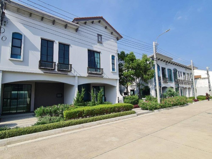 For SaleHouseMin Buri, Romklao : Townhome for sale, Anasiri Ramkhamhaeng, Romklao Housing Zone, near Big C Food Place, Romklao Housing, just 3 minutes.