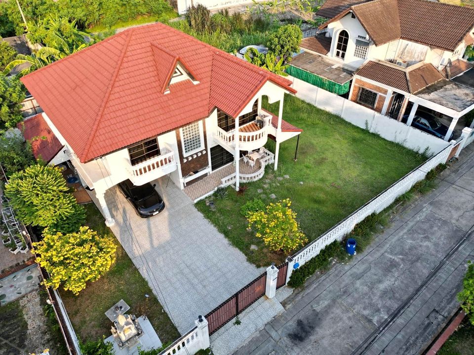 For RentHouseOnnut, Udomsuk : 2-story detached house, good location, beautifully decorated, with furniture, for rent in Punnawithi-Phra Khanong area, near BTS Punnawithi, only 2.5 km.