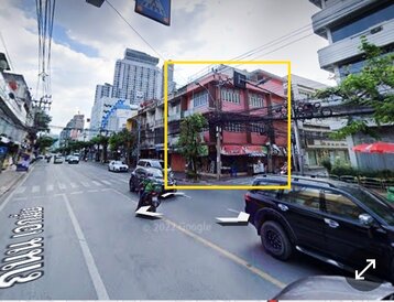 For SaleShophouseSukhumvit, Asoke, Thonglor : Commercial building for sale on Ekkamai Road, corner room, next to the road on two sides, area size 35 square meters.