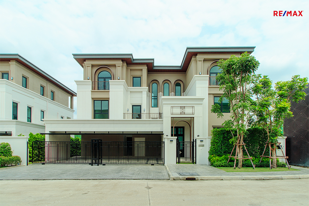 ขายบ้านพัฒนาการ ศรีนครินทร์ : ขายบ้าน CINQ ROYAL กรุงเทพกรีฑา 120 วา 705 ตรม 3 ชั้น พร้อมลิฟท์ส่วนตัว 5 ห้องนอน 6 ห้องน้ำ