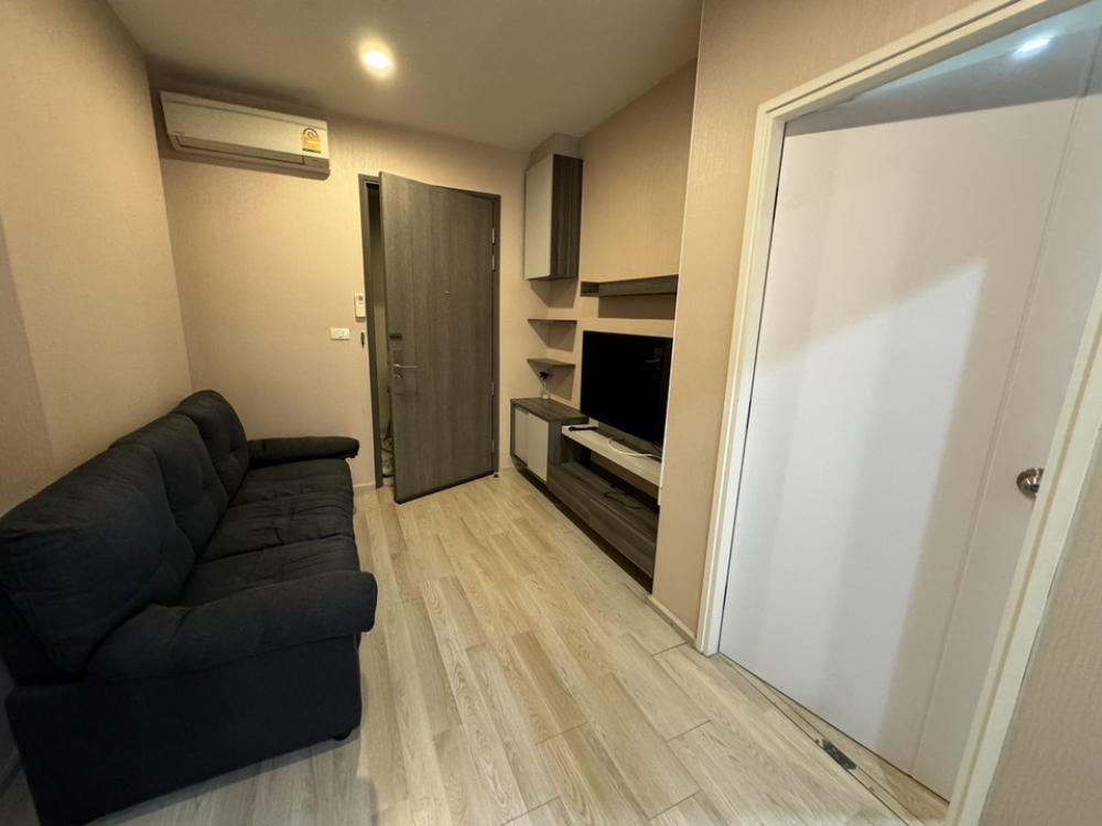 For RentCondoRatchadapisek, Huaikwang, Suttisan : urgent!! Very good price. Size 32 square meters. Price 15,000฿.