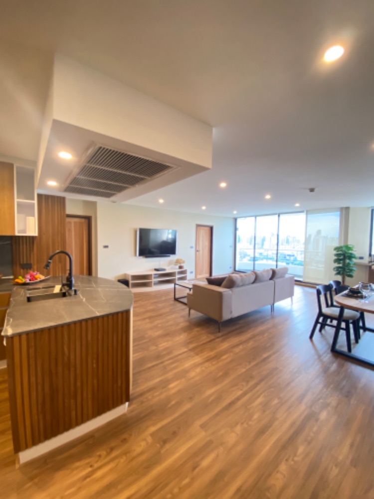For SaleCondoSukhumvit, Asoke, Thonglor : LL150 Condo for sale, Supalai Place Sukhumvit 39 project #in the heart of the city. Near Phrom Phong BTS station