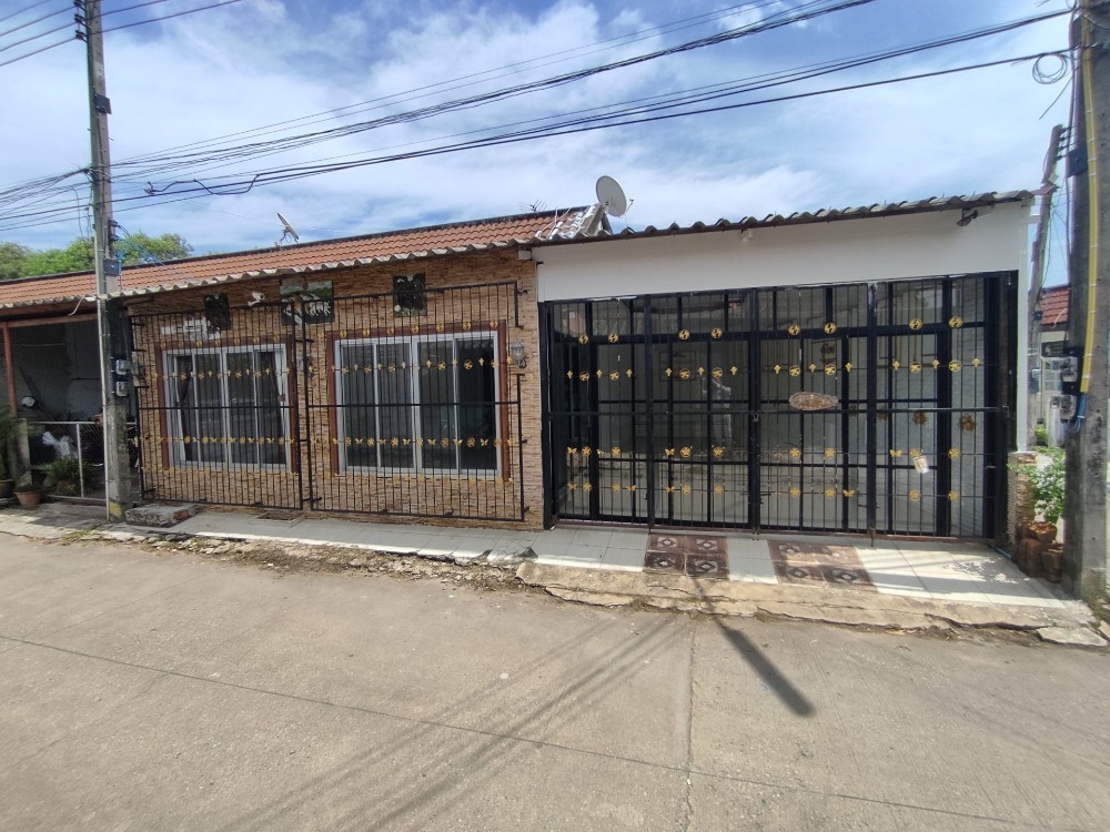 For SaleTownhouseSriracha Laem Chabang Ban Bueng : 1 StoreyTownhouse for sale 40 sqwah , Soi Wat Wang Hin 8 , Sriracha , Chonburi , near Central Sriracha