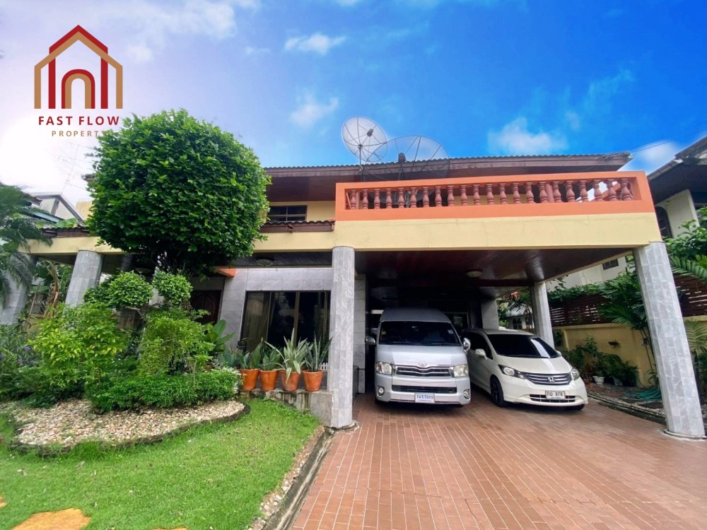 For SaleHouseKasetsart, Ratchayothin : Single house for sale, Amarin Niwet Village 1, beautiful, livable, close to 2 BTS stations, can enter and exit via both Phahonyothin Road and Ramindra Road. Near Central Ramintra, Royal Thai Army Golf Course, has a maids room.