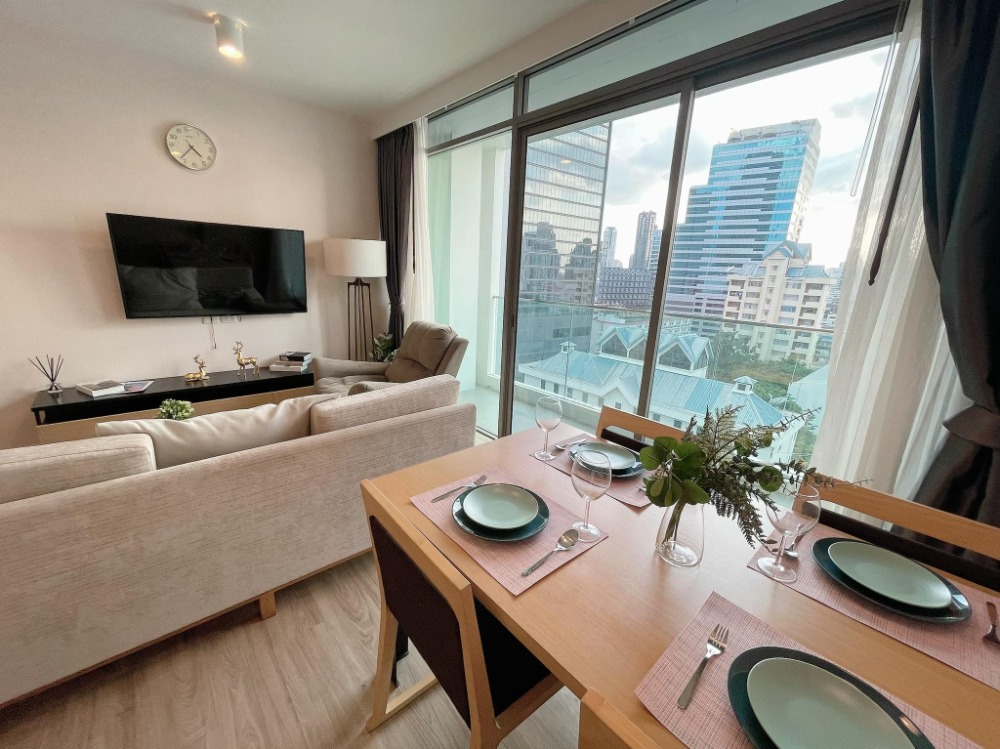 For SaleCondoSilom, Saladaeng, Bangrak : Urgent sale!! 2 bedrooms, corner room, double-sided glass, no elevator, no garbage.