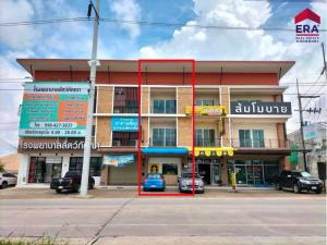 For RentShophousePattaya, Bangsaen, Chonburi : New building for rent The interior has been decorated. Location in front of Life Garden Home Village, Rong Pho, Takhian Tia Subdistrict. Bang Lamung, Chonburi