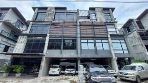 For RentHome OfficeYothinpattana,CDC : HomeOffice For rent Home office/office for rent, 4 floors, near Rama 9-Ekamai, Town In Town Sriwara area, decorated in modern Loft style.