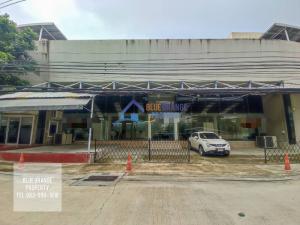 For RentShowroomAri,Anusaowaree : Showroom/ Business Space for rent in Ari area. Suitable for:Car showroom/ Furniture showroom/ Clinic/ Wellness/ Gym/ Cafe/ etc