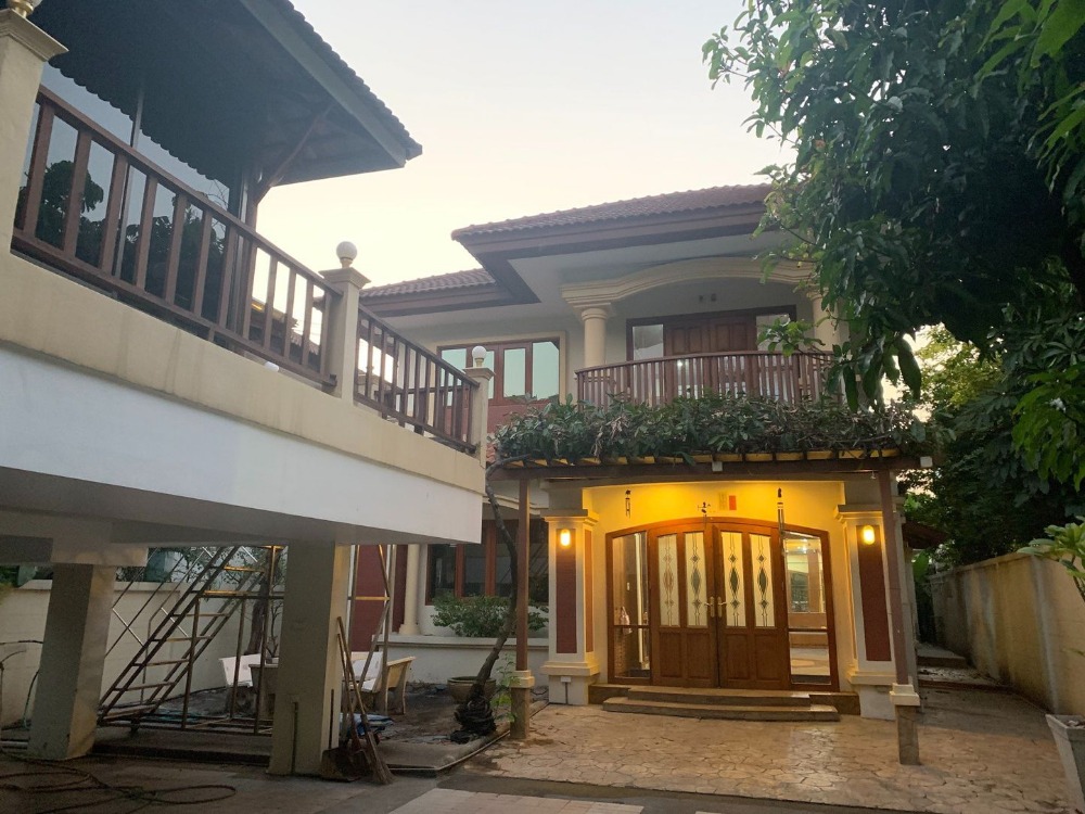 ให้เช่าบ้านสุขุมวิท อโศก ทองหล่อ : LL151  เช่า  บ้านเดี่ยว 2 ชั้น ซอยเอกมัย 10 ทำเลดี อยู่อาศัยหรือเป็นสำนักงาน