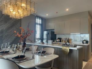 For SaleCondoSukhumvit, Asoke, Thonglor : Luxury Condo in the heart of Ekkamai, Mini Penthouse, size almost 120 sq m, special price 23.9 million.