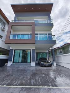 ขายบ้านสุขุมวิท อโศก ทองหล่อ : ขาย/เช่า บ้านเดี่ยว 3 ชั้น สุขุมวิท 65