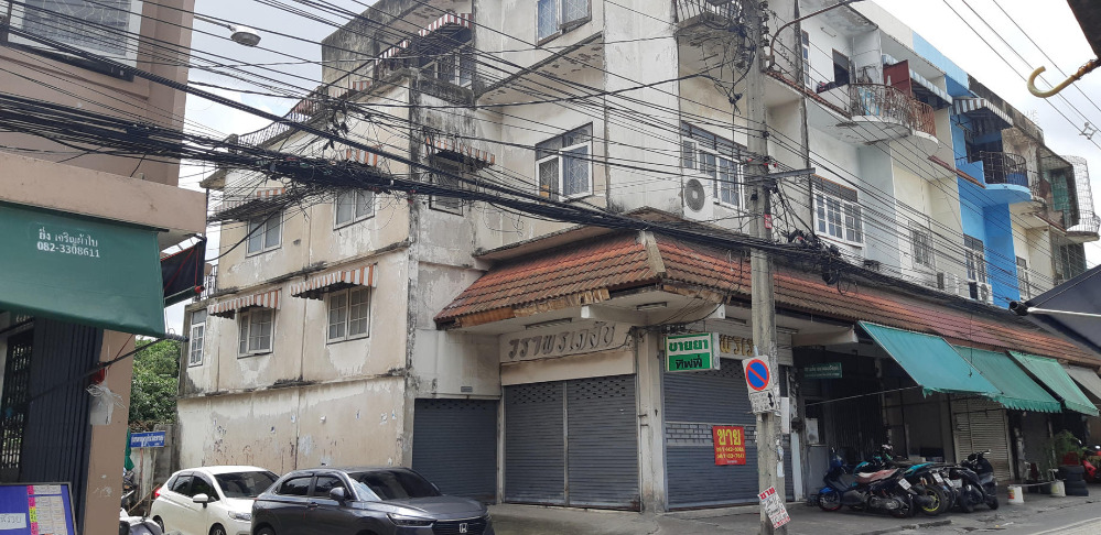 For SaleShophouseBang Sue, Wong Sawang, Tao Pun : Corner shophouse Not far from the BTS station, lots of space.