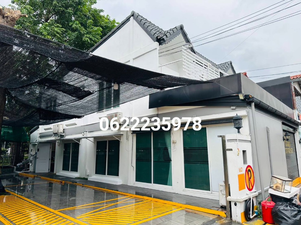 For RentHome OfficeYothinpattana,CDC : 2-story building for rent, suitable for a home office or residence, good location, along Ramintra Expressway area. Near Central Eastville, Crystal Park CDC. Suitable for living or making a home office or clinic.