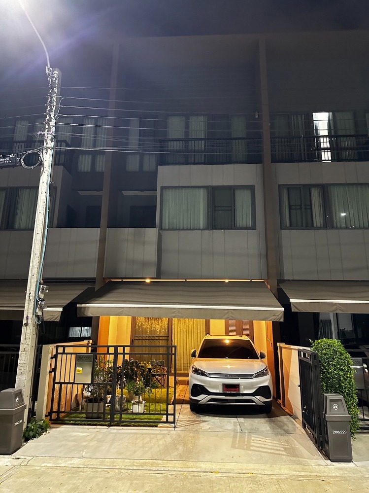 For SaleTownhouseRathburana, Suksawat : Baan Klang Muang The Edition Sathorn - Suksawat / 3 Bedrooms (SALE) PUP172