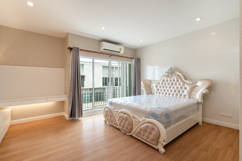 ขายทาวน์เฮ้าส์/ทาวน์โฮมพระราม 2 บางขุนเทียน : ขายทาวน์โฮม 3 ชั้น  Patio พระราม 2 แต่งแต่งสไตล์โมเดิร์น เจ้าของไม่เคยเข้าอยู่ เหมือนได้บ้านใหม่ ใกล้โรงเรียนรุ่งอรุณ