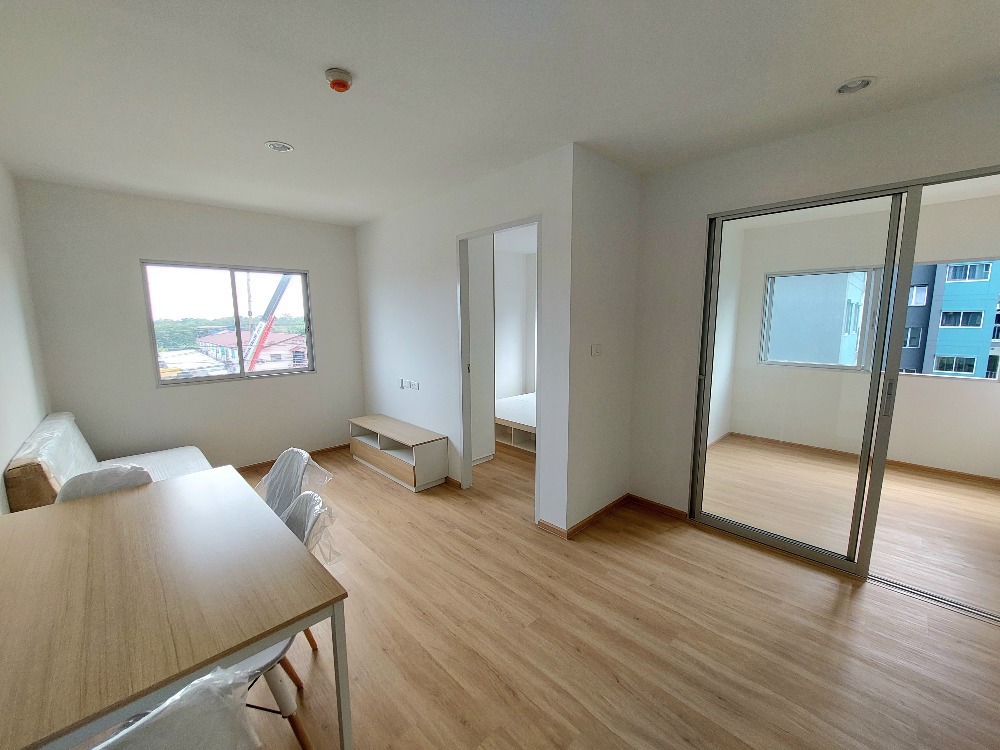 Sale DownCondoLadkrabang, Suwannaphum Airport : Selling down payment Sena Kith, 2 bedrooms, 38 sq m., Building B, 4th floor, cheaper than the project price, 3 hundred thousand baht.