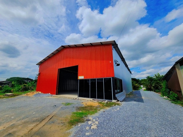 For RentWarehousePhutthamonthon, Salaya : For Rent: Warehouse with office for rent. Next to Borommaratchachonnani Road, Phutthamonthon Sai 5 / area 540 square meters, near Central Salaya, newly built warehouse. Large cars can get in and out / suitable for a variety of businesses