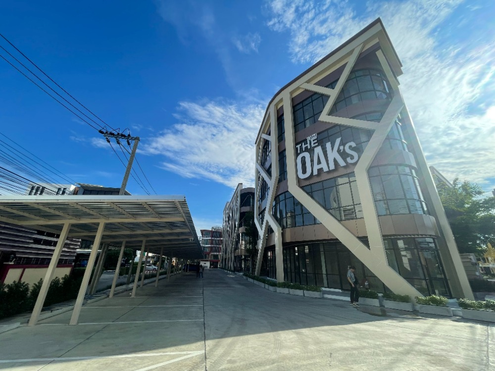 For RentOfficeOnnut, Udomsuk : **New building** Office for rent, The Oak's, on the main road Sukhumvit 103 (Udomsuk), area from 60 - 170 sq m., near BTS Udomsuk and Bangna Expressway, has parking.