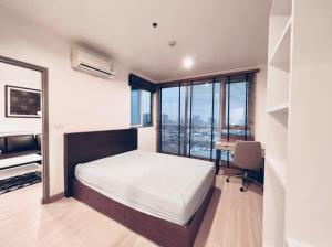 For RentCondoLadprao, Central Ladprao : 45 sq m, 31th floor (Onebedroom), very good atmosphere, shady, very suitable for the urban lifestyle. Convenient transportation ★Near  Mrt Lat Phrao★Life @ Ladprao 18