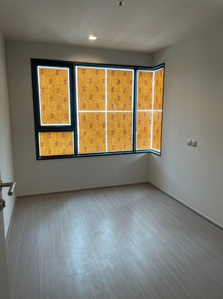 For SaleCondoLadprao, Central Ladprao : ⭐️ Life Lat Phrao Building B, owner sells urgently, negotiable ⭐️ Size 51.50 sq m, 2 bedrooms, 1 bathroom, 21st floor, good position, corner room, very beautiful at night, prime location, next to the BTS. Lat Phrao Intersection Near Central Ladprao. If in