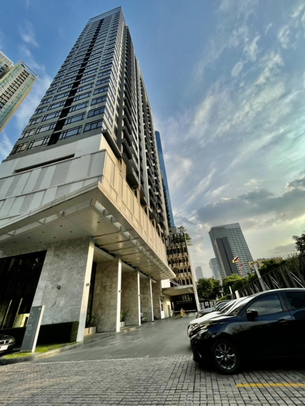 For SaleCondoRatchadapisek, Huaikwang, Suttisan : Ivy Ampio Condo, good location, next to Ratchadaphisek Road, only 200 meters from MRT Cultural Center.