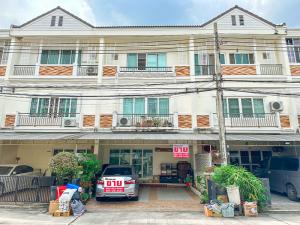 For SaleTownhouseLadkrabang, Suwannaphum Airport : Urgent sale, large 3-story luxury townhome, THE EXCLUSIVE On Nut 74/3-1.