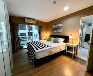 For RentCondoBangna, Bearing, Lasalle : 💛For rent - CASSIA Bearing Soi1💜Room 65 sq m., 4th floor #Corner room💙2 bedrooms, 1 bathroom #Pool view🩷Complete furniture and electrical appliances💚Common area, fitness, garden, swimming pool🔑For rent 18,000 baht/ month (central parts included) ✍First en