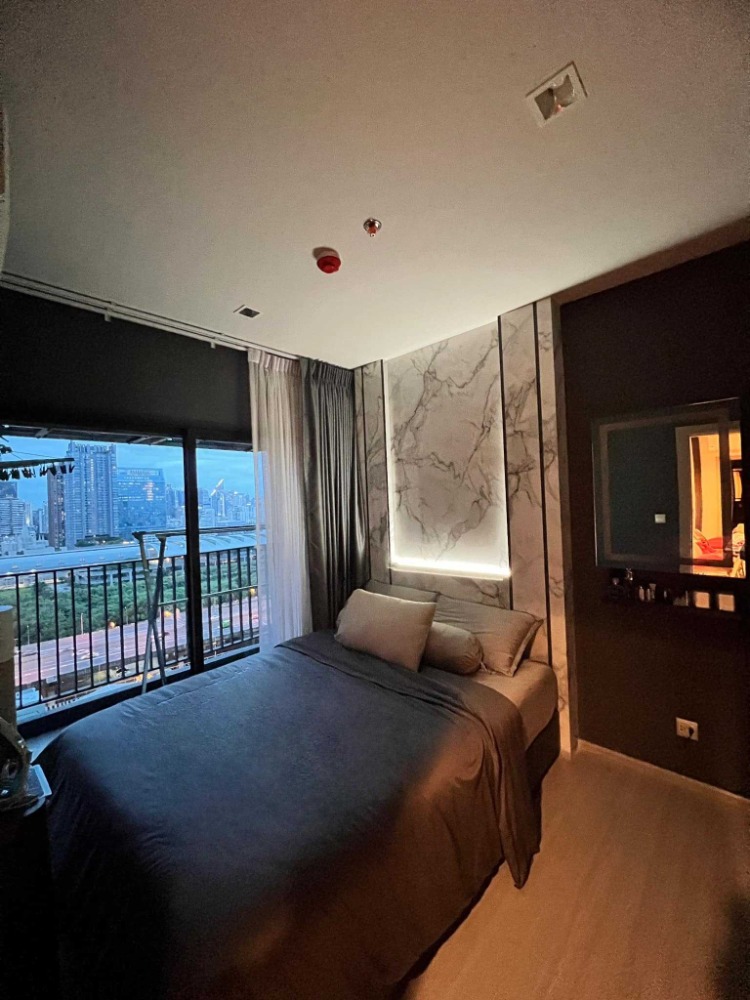 For SaleCondoRama9, Petchburi, RCA : [For sale] Life Asoke - Rama 9 - 1 bedroom, 32.84 sq m, 4.62 million, very beautiful, cool room! Fully built-in in every corner, unique, like no need to add anything if you buy it. The owner lives there and takes good care of it. Very worth buying. Hurry