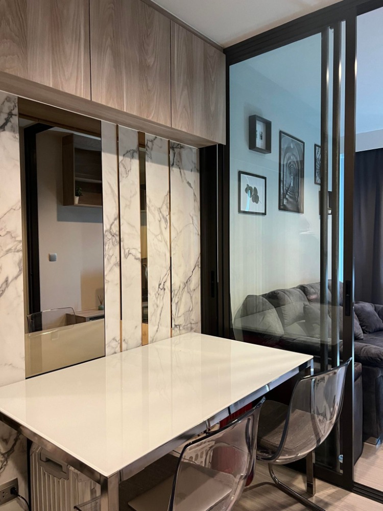 For SaleCondoRama9, Petchburi, RCA : Life Asoke - Rama 9 [ For Sale ] - 1 bedroom, 36 sq m, 5.46 million, beautiful and luxurious room, pleasing. Teenagers test very well! The floor is so high that it reaches the sky. Shout out. Very nice to live in. Close to MRT. You can make an appointment