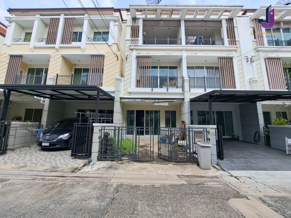 For SaleTownhouseKaset Nawamin,Ladplakao : 3-story townhome for sale, Baan Klang Muang Urbanion Kaset-Nawamin 2 (Lat Pla Khao 79), area 20 sq m, 3 bedrooms, 3 bathrooms, near Central Ramintra 📌 Property code JJ-H077-COM📌