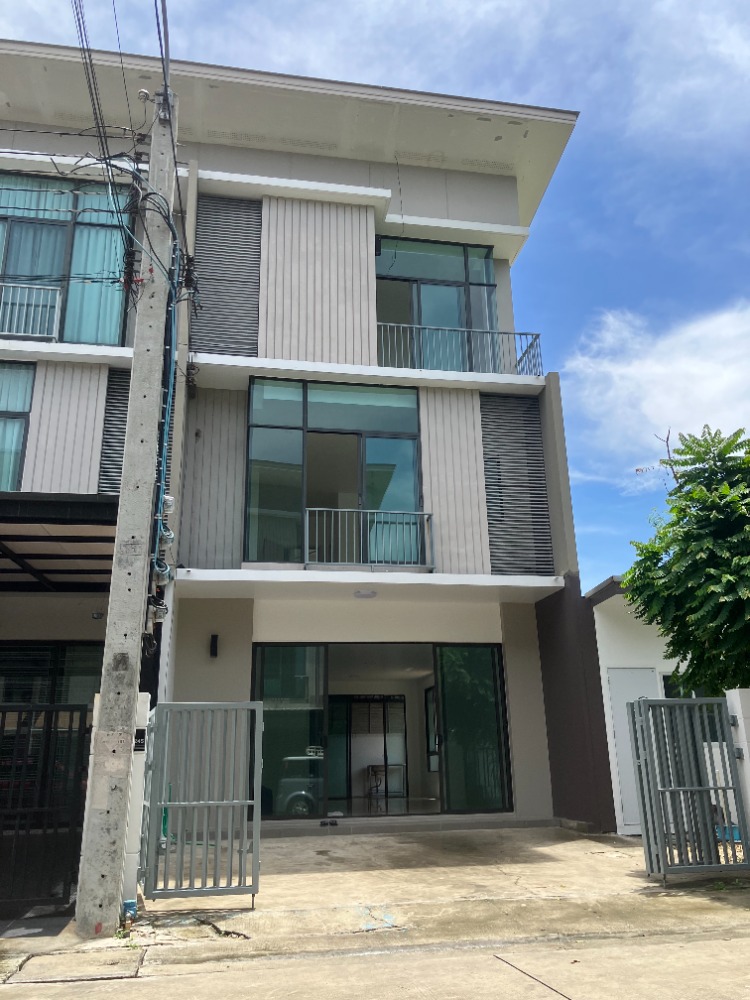 For SaleTownhouseBangna, Bearing, Lasalle : Pruksa Ville 76 Bangna-Wongwaen, 3 floors, land size 32.2 square wah, usable area 176 square meters.