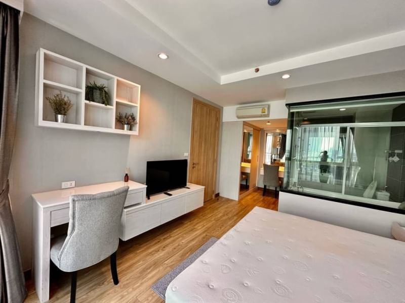 For RentCondoSriracha Laem Chabang Ban Bueng : Condo for rent, convenient travel, a few minutes from Sukhumvit, Ladda Plus Sriracha.