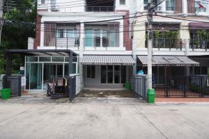 For SaleTownhouseYothinpattana,CDC : House for sale in the middle of the city, Urbanion Rama 9, Lat Phrao, Pradit Manutham Soi 3, Wang Thonglang, Ekkamai Ramintra, size 21 sq m, 3 bedrooms, 3 bathrooms, built and fully decorated, selling price 7,000,000 baht, rent 30,000 baht, contact 086-32
